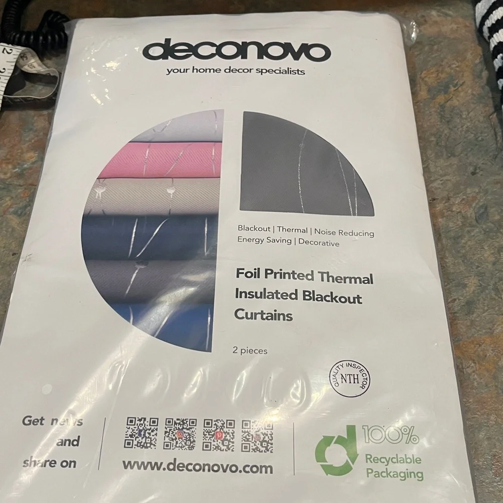 Deconovo pair of foil printed thermal insulated blackout curtains 52 X 63 total